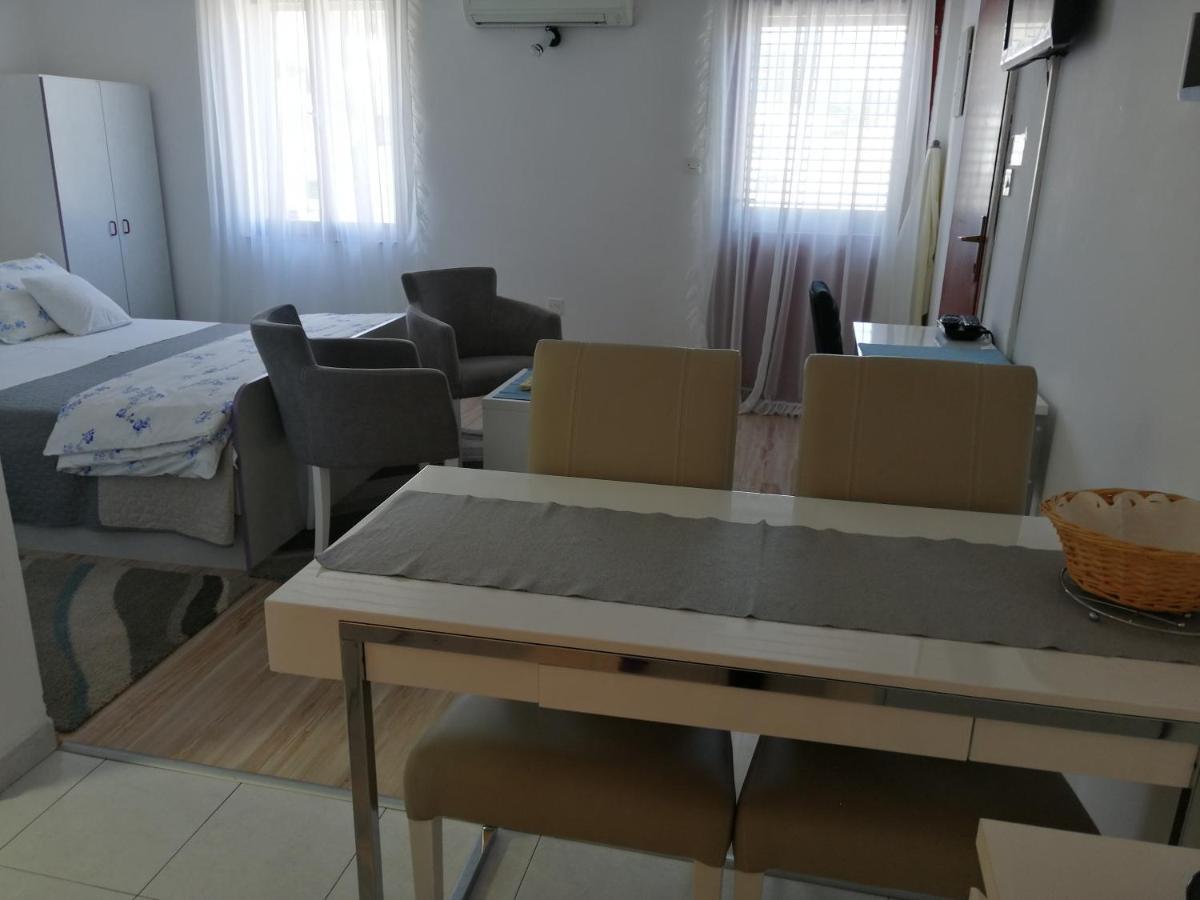 Studio Apartments Kuljis Vis Esterno foto