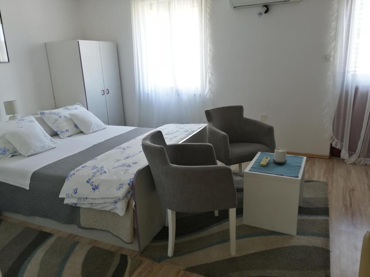 Studio Apartments Kuljis Vis Esterno foto