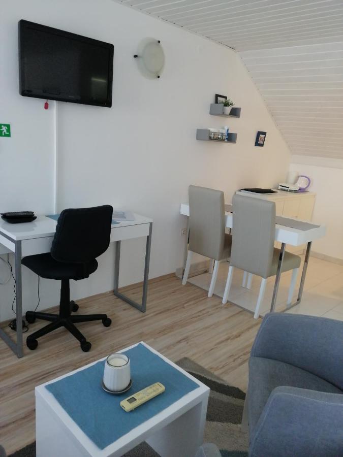 Studio Apartments Kuljis Vis Esterno foto