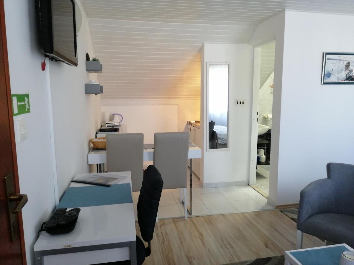 Studio Apartments Kuljis Vis Esterno foto