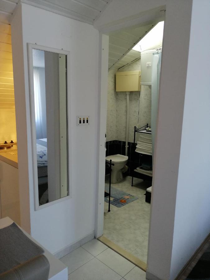 Studio Apartments Kuljis Vis Esterno foto