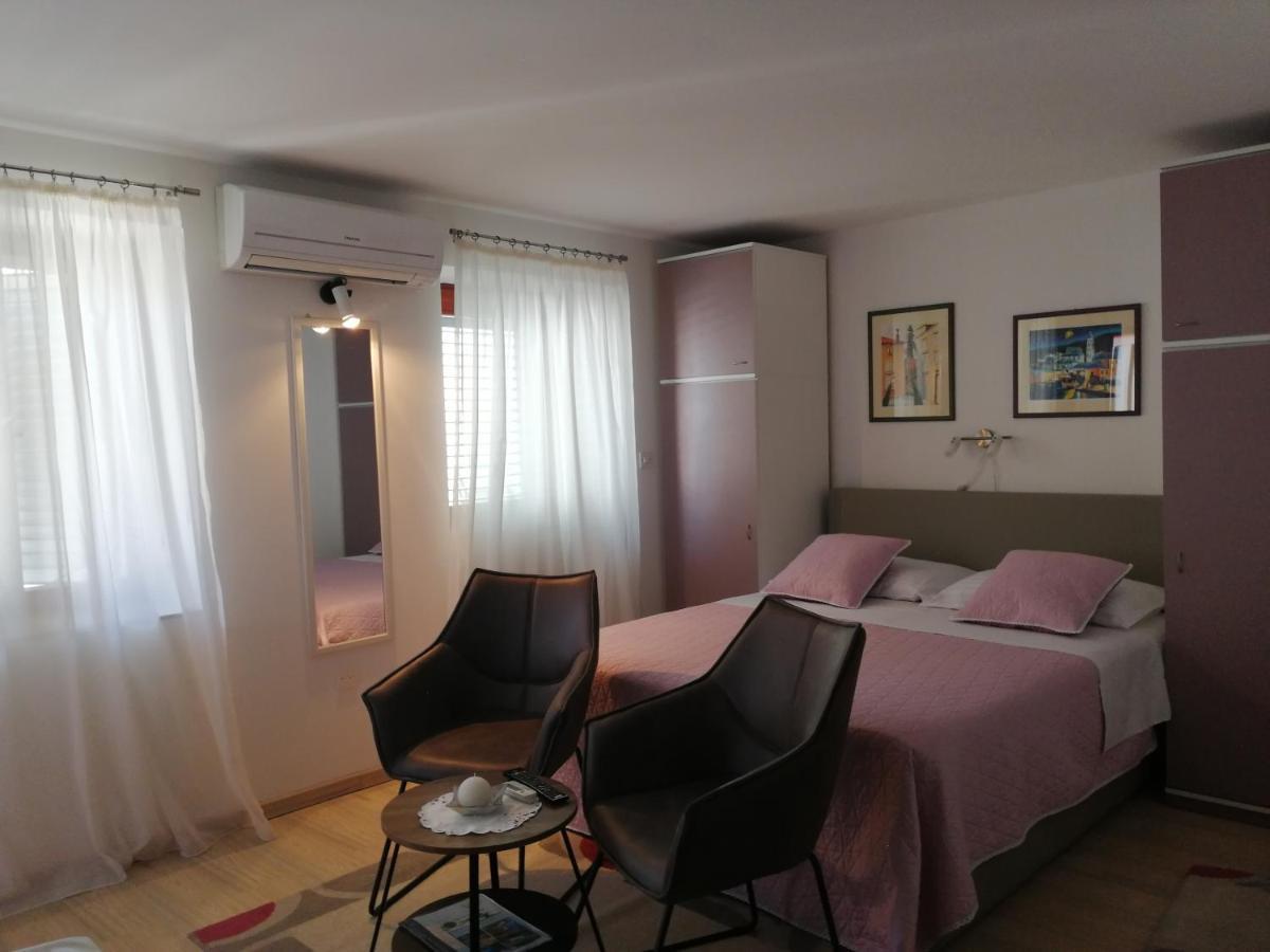 Studio Apartments Kuljis Vis Esterno foto