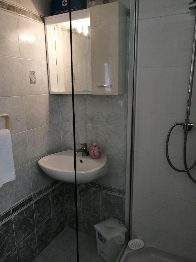 Studio Apartments Kuljis Vis Esterno foto