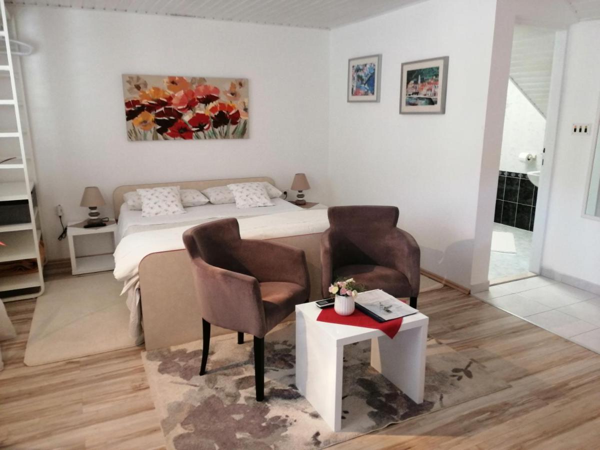 Studio Apartments Kuljis Vis Esterno foto