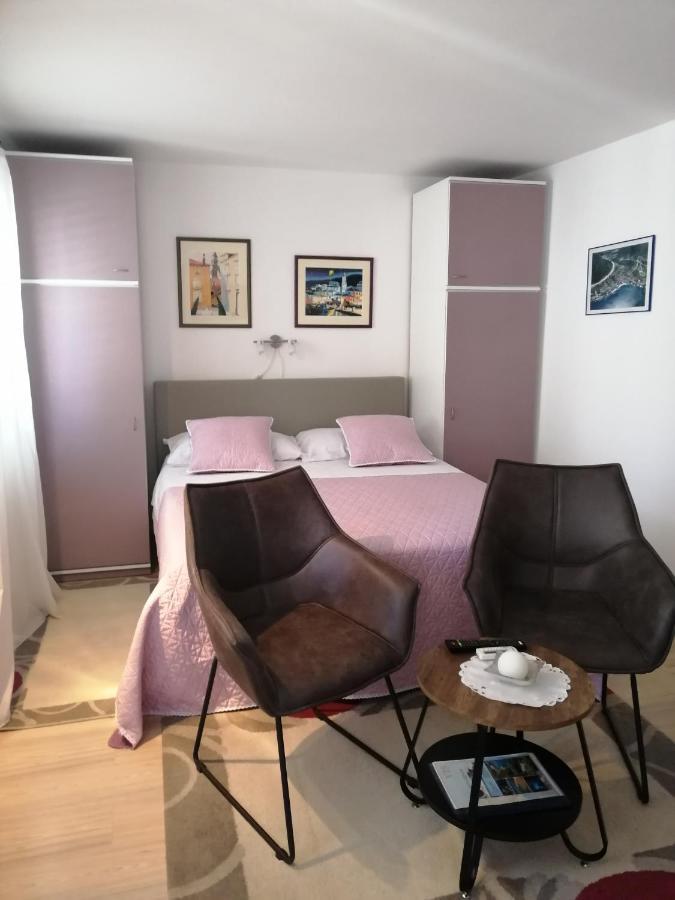 Studio Apartments Kuljis Vis Esterno foto