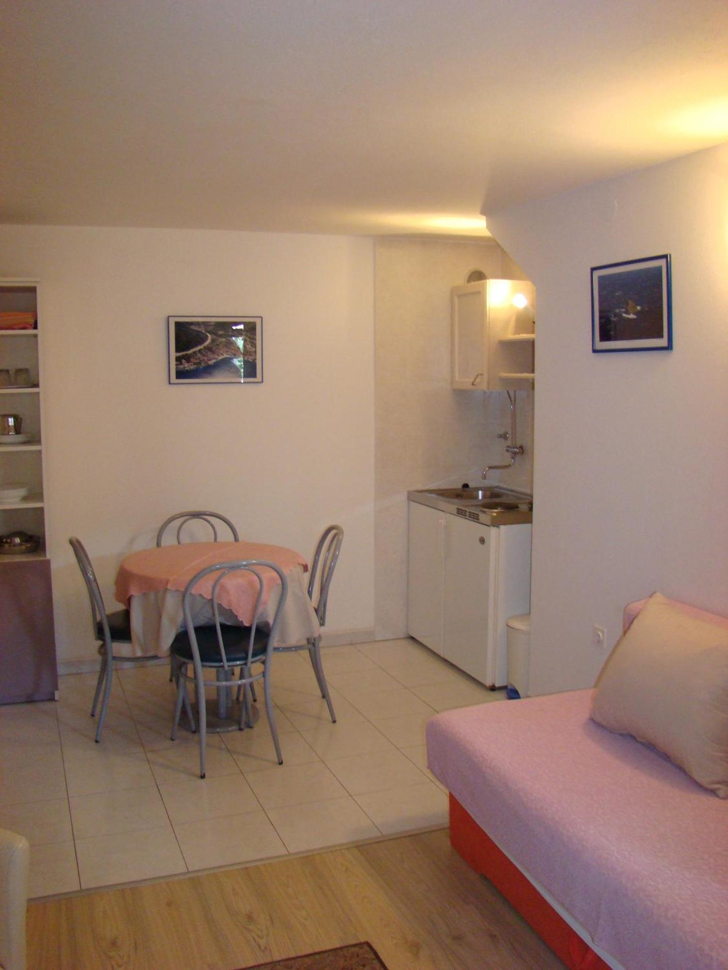 Studio Apartments Kuljis Vis Esterno foto